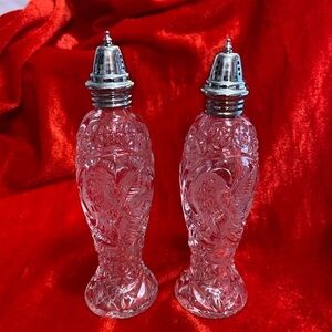 VINTAGE HOFBAUER “THE BYRDES” COLLECTION FOOTED SALT & PEPPER SHAKER SET